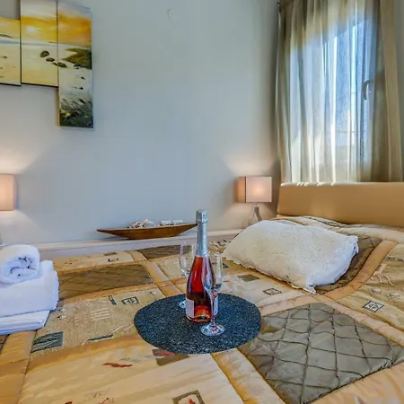 Apartment Blue Toroni
