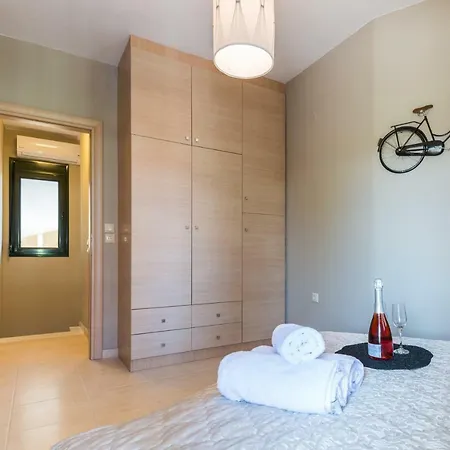 Apartment Blue Toroni